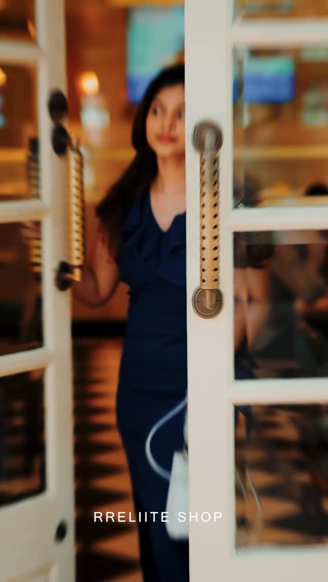 Cocktail Bling Sling bags ✨ code: RR15

Shop us on rrelii...